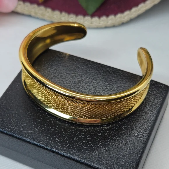 Vintage Gold Plated Simple Mesh Cuff Bracelet Everyday Designer Style Bracelet - Picture 3 of 6